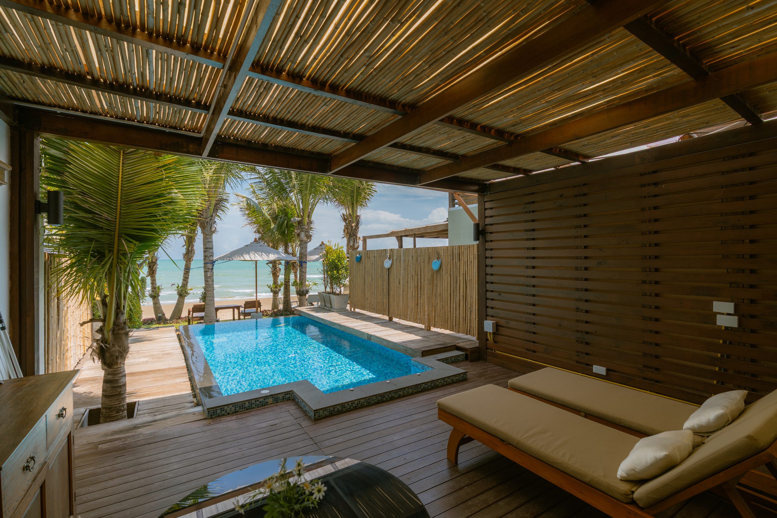 Private pool facing the sea
